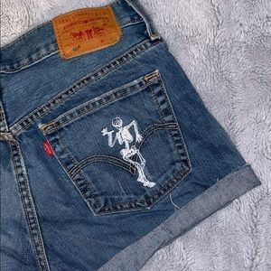 Skeleton embroidered Levi shorts